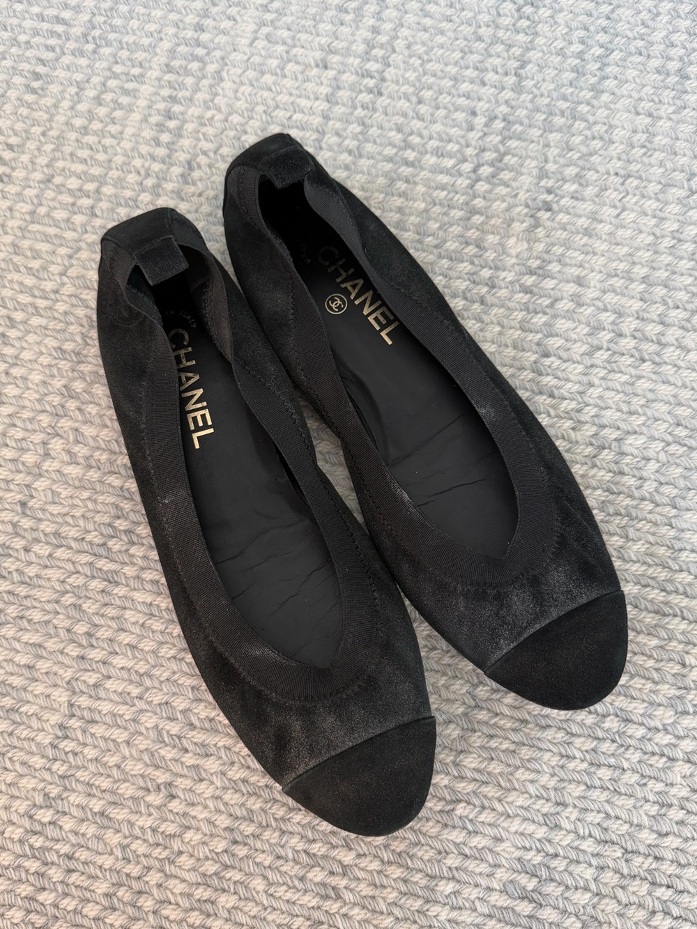 CHANEL Black Rounded Cap-Toe Ballet Flats